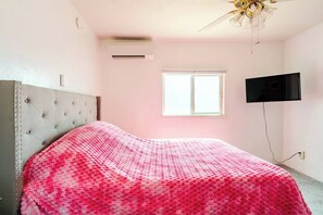 3 bedrooms, iron/ironing board, WiFi, bed sheets - Unlimited hot water, whole-home water filter, and aquapoinc garden (Tucson)