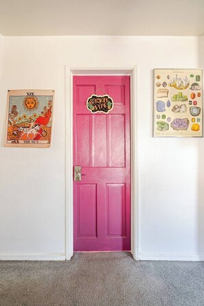 Interior - Unlimited hot water, whole-home water filter, and aquapoinc garden (Tucson)