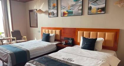 Jinggu Xiaohong Hotel