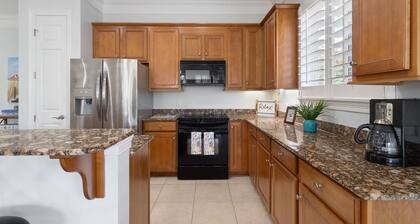 Ground floor condo at Peninsula. Coastal living with golf course views!