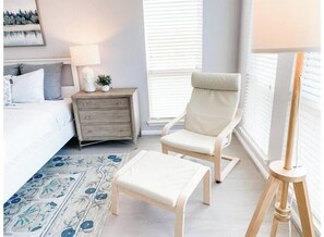 4 habitaciones, tabla de planchar con plancha, wifi y ropa de cama 