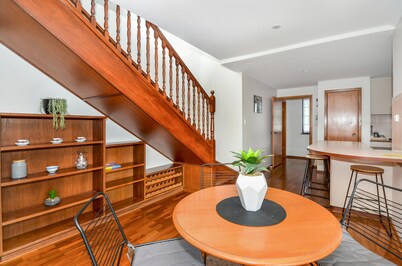 Dolphin Lodge- Self contained apartments-200 meters from Middleton Beach