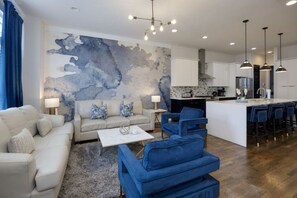 TV - Blue Horizon - Hot Tub - Dual Rooftop Balconies (Nashville)