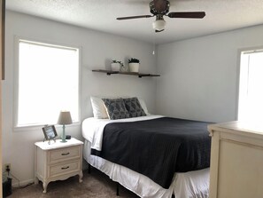 2 bedrooms, iron/ironing board, WiFi, bed sheets
