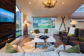TV, fireplace - Jacks Point Escape by MajorDomo - Stunning Views (Jacks Point)