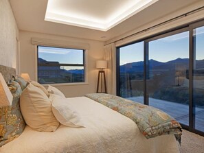 5 室のベッドルーム、デスク、アイロン / アイロン台、WiFi