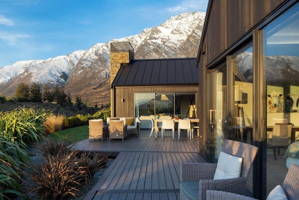 Outdoor dining - Jacks Point Escape by MajorDomo - Stunning Views (Jacks Point)