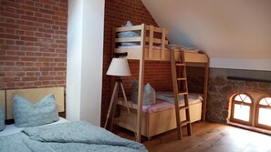 HexenburgbeiDresden Maisonette 2 Etagen 4 Schlafzi. Kamin Terrasse Faßsauna, Nähe Sächsische Schweiz