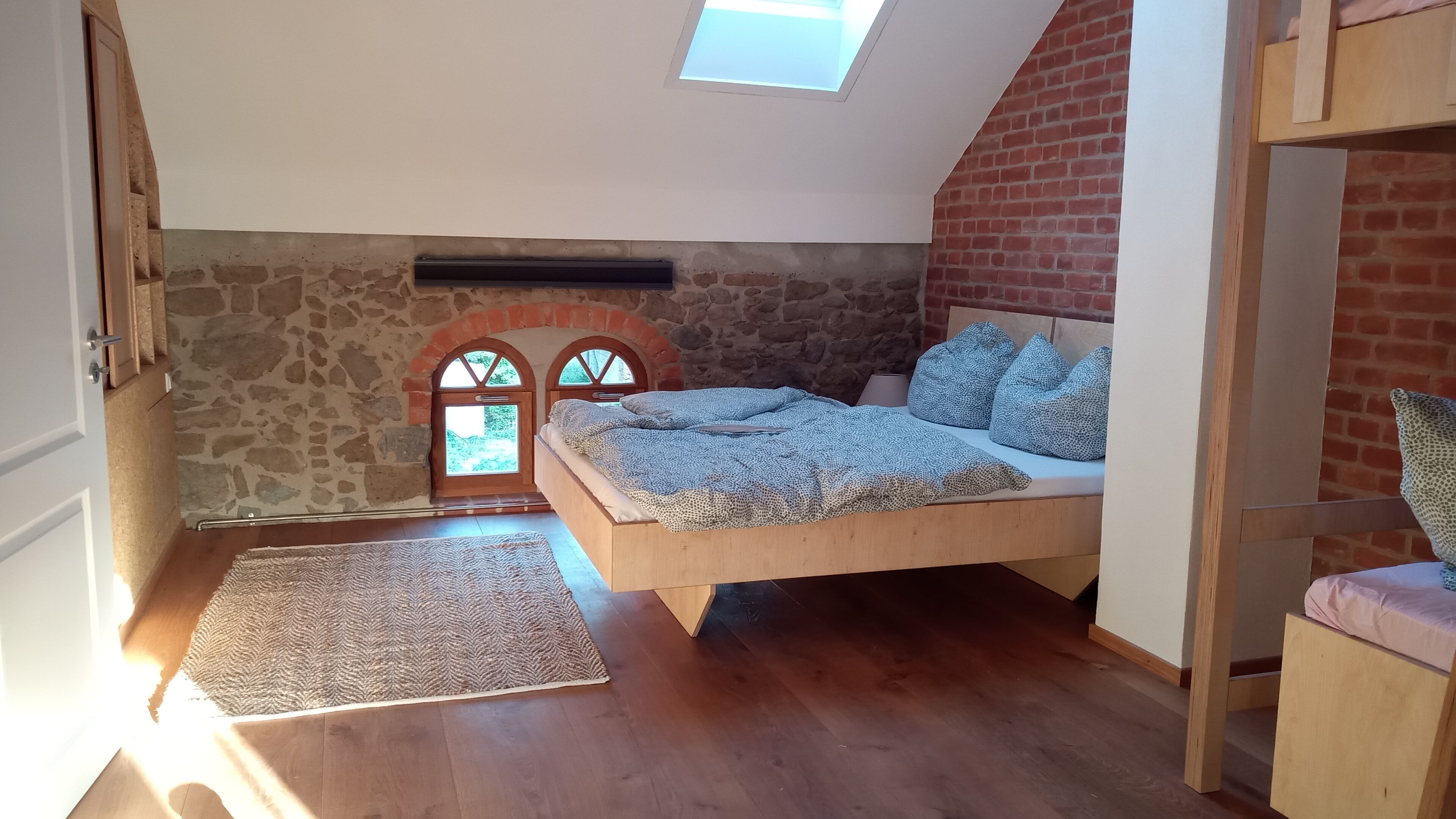 HexenburgbeiDresden Maisonette 2 Etagen 4 Schlafzi. Kamin Terrasse Faßsauna, Nähe Sächsische Schweiz | 4 bedrooms, in-room safe, individually decorated, individually furnished