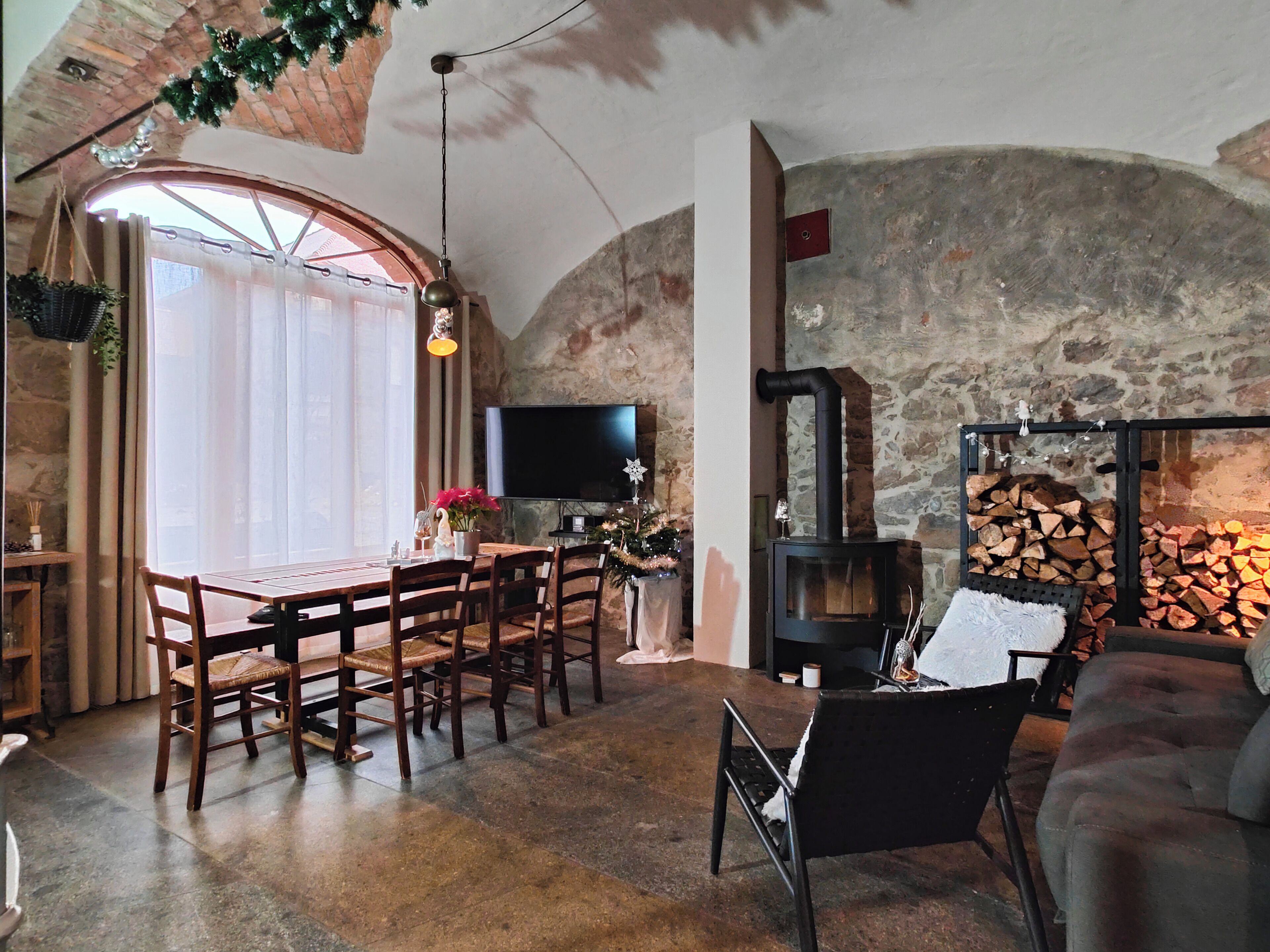 HexenburgbeiDresden Maisonette 2 Etagen 4 Schlafzi. Kamin Terrasse Faßsauna, Nähe Sächsische Schweiz | In-room dining