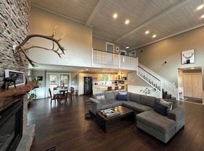 Smart TV, fireplace, DVD player, books - Caribou Lodge ~ Entire private home with hot tub! (Terrace)