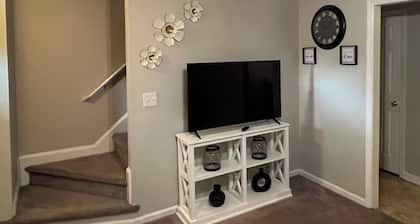 Cozy townhome 10 minutes from MCAS Cherry Point, 30 minutes to beach or New Bern