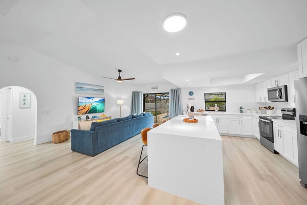 Interior - Aqua Pelican Villa, Heated Pool & Private Yard! (Cape Coral)