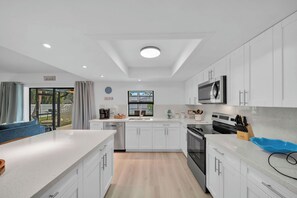 Fridge, microwave, oven, stovetop - Aqua Pelican Villa, Heated Pool & Private Yard! (Cape Coral)