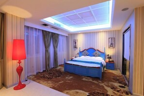 A hotel room with a skylight, a bed with a blue headboard, a red lamp, and a patterned carpet. - Anlong Aishang Boutique Hotel (Anlong)
