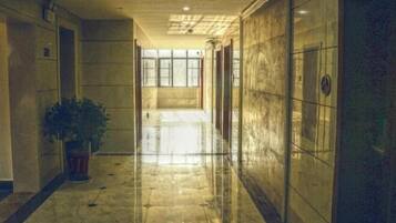 المنشأة من الداخل