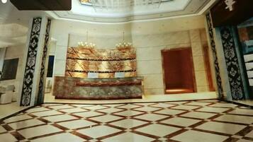 المنشأة من الداخل