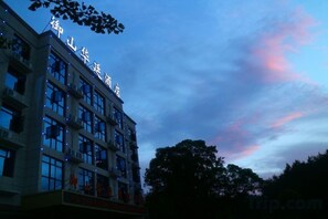 Exterior - Yu Shan Hua Ting Holiday Hotel (Pingjiang)