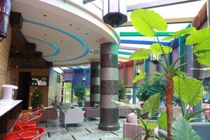 Lobby-lounge