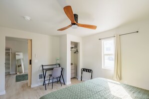 2 habitaciones, escritorio, tabla de planchar con plancha y wifi