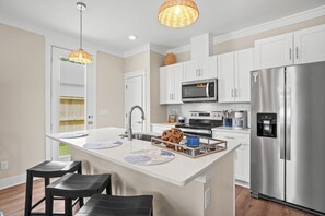 Micro-ondas, fogão, cooktop, lava-louças