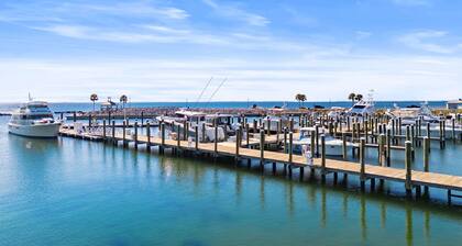 Guide's Cottage | Heated Pool • Walk to Dining and Shops plus Boat Parking