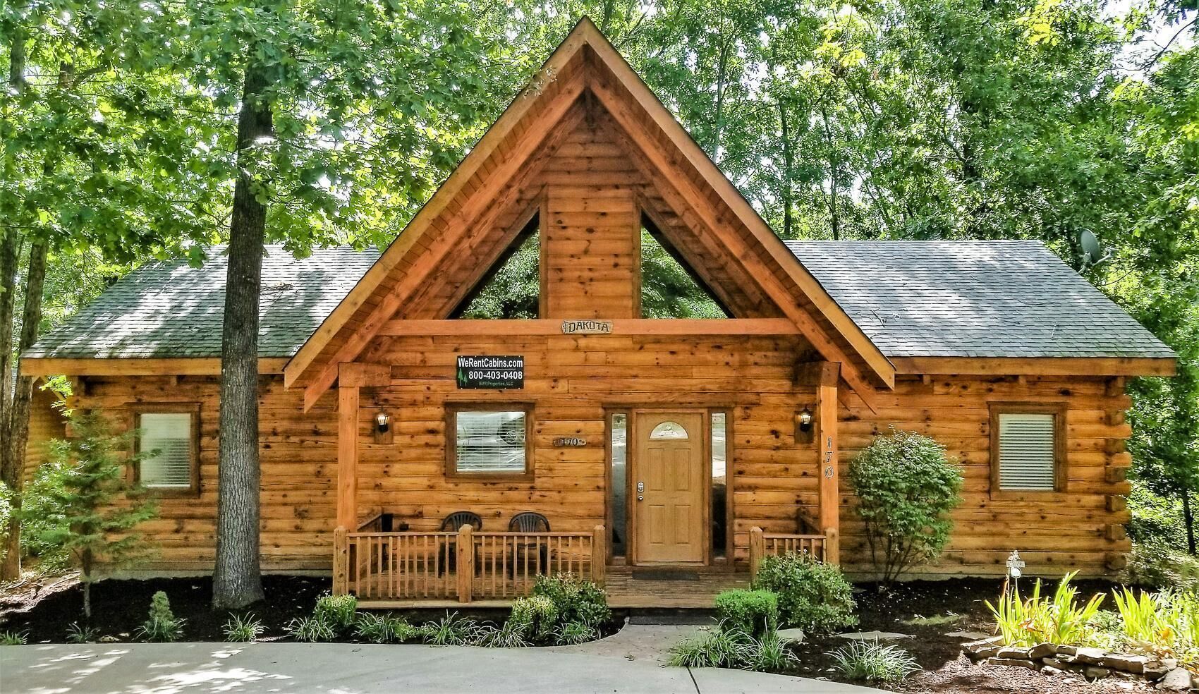 Cozy 2 bedroom cabin close to Branson/Sleeps up to 6