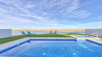 Kolam renang outdoor