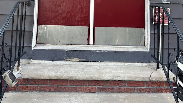 A red door with a white trim, a mailbox, and a house number 169. - Fidelia Room Fuchsite (Irvington)