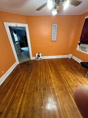 Fuchsite Room | Living area | 40-inch Smart TV with digital channels