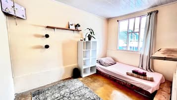 6 bedrooms, WiFi, bed sheets