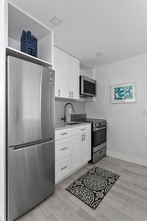 Classic-Apartment | Eigene Küche | Großer Kühlschrank, Mikrowelle, Ofen, Herdplatte