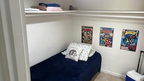 Interior - Comfortable, Within Walking Distance To The Beaches 2217
 (Hallandale Beach)