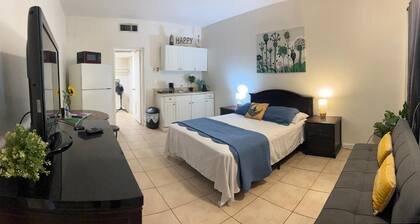 Comfortable, Within Walking Distance To The Beaches 2217