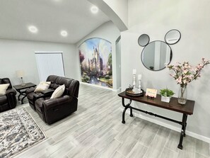 Interior - Charming 4-bedroom house with pool,WiFi, AC in Kissimmee near Disney (Kissimmee)