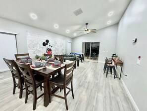 Dining - Charming 4-bedroom house with pool,WiFi, AC in Kissimmee near Disney (Kissimmee)
