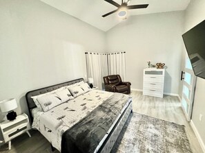 4 slaapkamers, een strijkplank/strijkijzer, gratis wifi, beddengoed