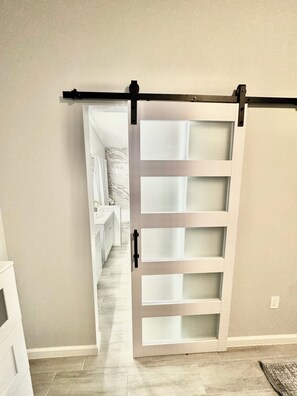 Interior - Charming 4-bedroom house with pool,WiFi, AC in Kissimmee near Disney (Kissimmee)