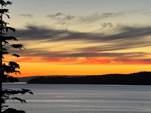 Gorgeous Ocean View Studio Suite at The Cottage at the Cove Telegraph Cove