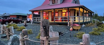 Gorgeous new Ocean View Studio Suite at The Cottage at the Cove Telegraph Cove  
