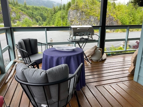 Gorgeous Ocean View Studio Suite at The Cottage at the Cove Telegraph Cove