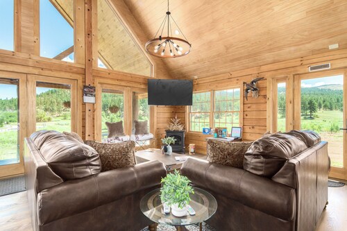 Brand new log cabin on Gold Medal Waters, Deckers