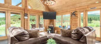 Brand new log cabin on Gold Medal Waters, Deckers