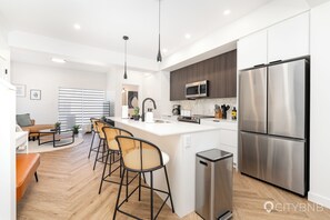 Toaster - Glenwood Showhome | Sleeps 6 | AC (Edmonton)