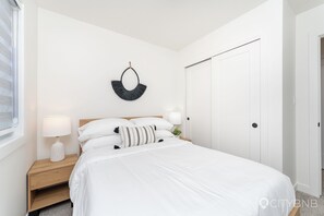 3 habitaciones, tabla de planchar con plancha, wifi y ropa de cama