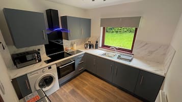 Frigorifero, microonde, forno, bollitore elettrico