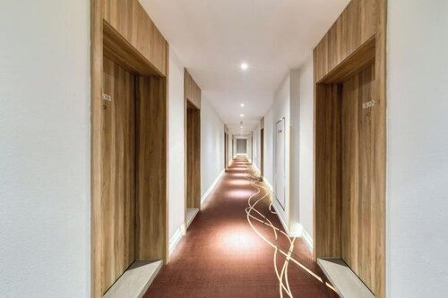 HanTing Hotel (Jiaxing Nanhu Yaohan Shopping Mall Area)