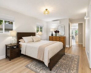 3 bedrooms, desk, iron/ironing board, travel cot