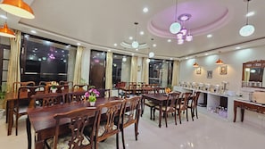 Family dining - Hydrangea Heights by PTW Hotels (Shimla)