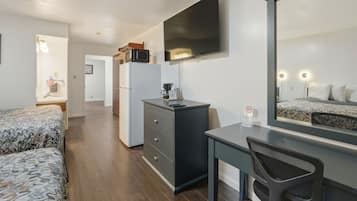 Family Double Room, Non Smoking | Desk, laptop workspace, free WiFi
